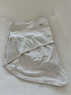 Lululemon Speed Up HR 2.5in Short White Size 16